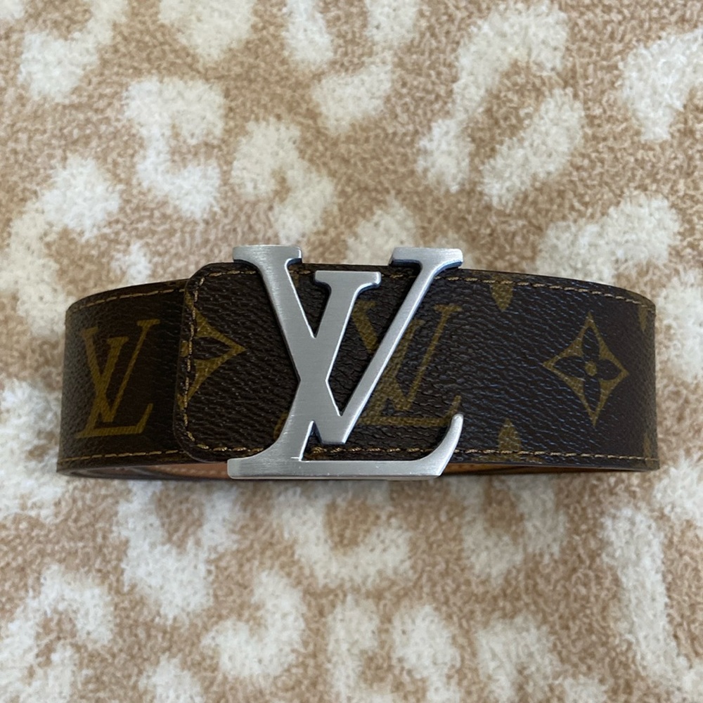 LV belt, classic style and high quality, size 32/100 can fit waist 25-28.